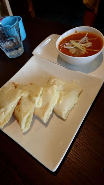 「バターカリー＆チーズナン　1,200円」@YETI CAFEの写真