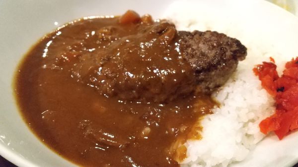 「ハンバーグカレー（200ｇ、1230円）」@牛舎の写真
