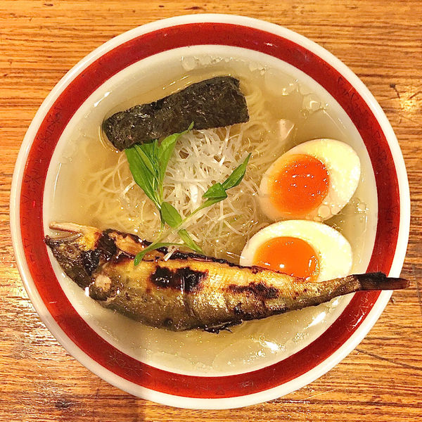 「鮎マルゴトハーフ900円味付玉子100円﻿」@鮎ラーメン 二子玉川店の写真