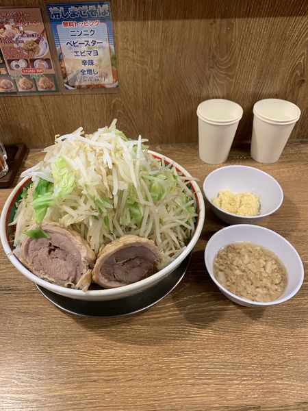 「ラーメン倍盛（880）プラス豚一枚（100円）」@ジャンクガレッジ しらこばと公園前店の写真