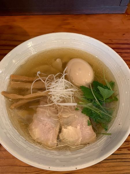 「塩ラーメン味玉入り」@純手打ち 麺と未来の写真