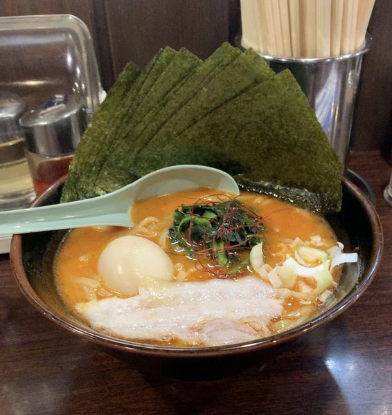 「味玉辛豚ラーメン 海苔」@吟家の写真