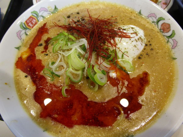 「【限定】温玉担々麺　６８２円(税別)」@餃子の王将 石川町店の写真