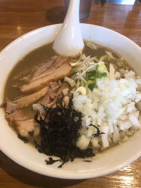 「濃厚煮干し蕎麦＋たまねぎ」@中村屋総本山の写真