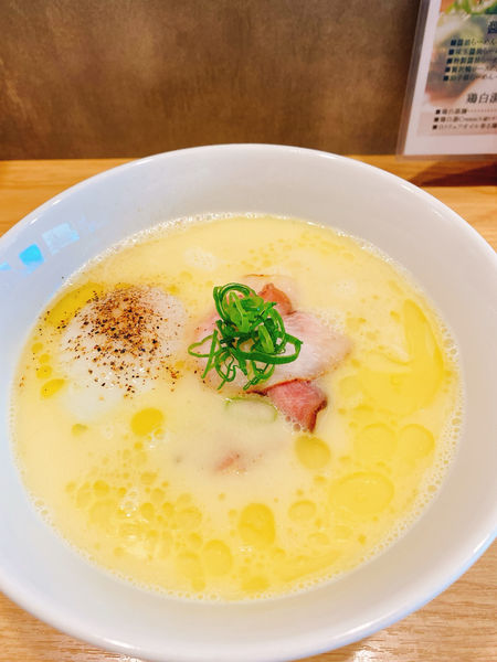 「白トリュフオイル香る鶏白湯、日替わりお肉ごはん」@らーめんMAIKAGURAの写真
