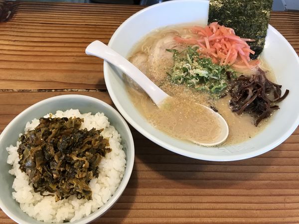 「ラーメン ¥650 & 中ライス🍚 辛子高菜サービス」@博多濃麻呂 二子玉川店の写真