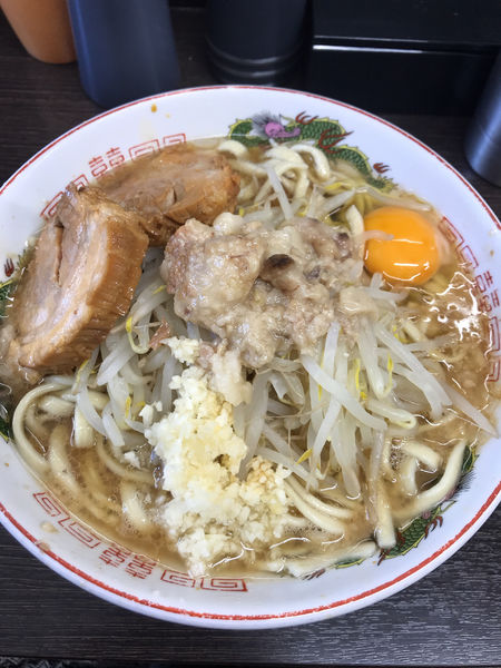 「小ラーメン(麺半分)＋生卵」@ラーメン二郎 川越店の写真
