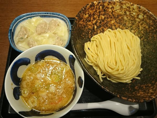 「粗びきワンタンつけめん＋つまみ三点盛り＋生ビール＝￥1780」@三ツ矢堂製麺 川越店の写真