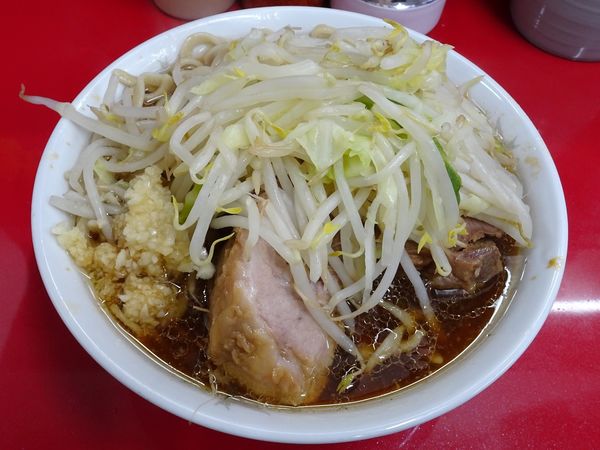 「小ラーメン豚2枚（700円）ニンニク」@ラーメン二郎 越谷店の写真