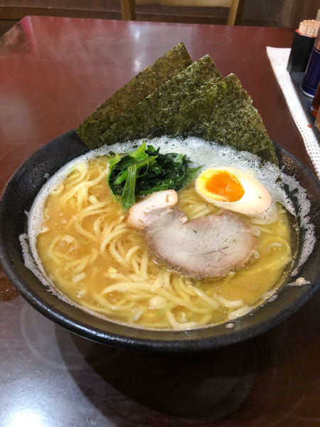 「醤油とんこつラーメン」@横浜らーめん 源泉の写真