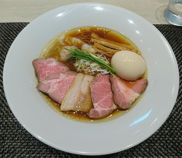 「特製中華蕎麦＜醤油＞（細麺）」@宍道湖しじみ中華蕎麦 琥珀 東京本店の写真