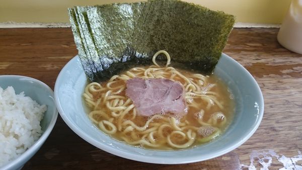 「ラーメン（750円）＋海苔（100円）＋小ライス（100円）」@まこと家の写真