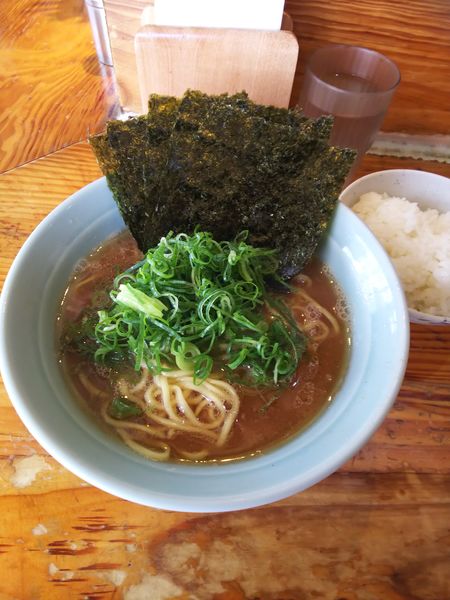 「朝ラー(並)のり５枚 固め濃いめ多め」@横浜ラーメン 武蔵家 大井町店の写真