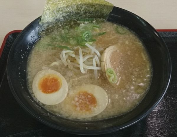 「にんたま醤油ラーメン」@にんたまラーメン ゆにろーず 大洗店の写真