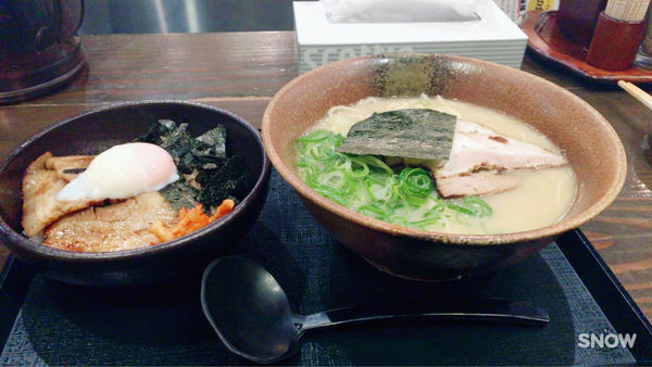 「らーめんとチャーシュー丼」@らぁめん たろう 加古川店の写真