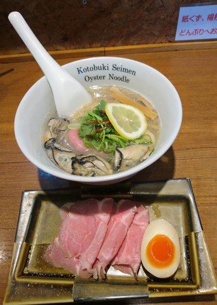 「カキそば 特製トッピング」@寿製麺よしかわ 川越店の写真