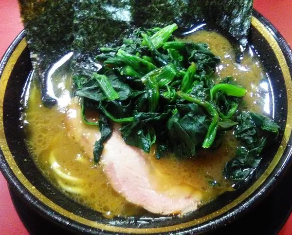 「ラーメン+ほうれん草」@家系ラーメン とらきち家の写真