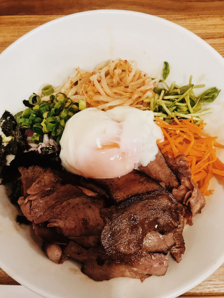 「炙り牛タンまぜそば」@麺屋 さくらの写真