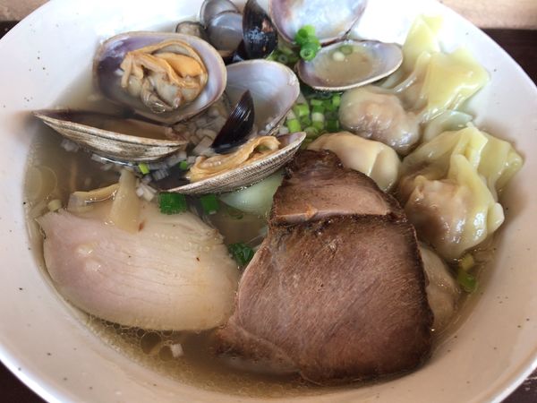 「潮ラーメン貝出汁MAX1200円＋ワンタン200円」@ラーメン いいねの写真