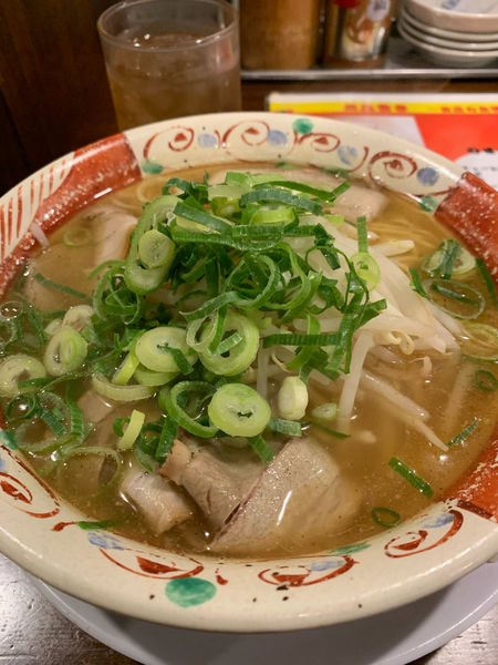 「塩ラーメンとチャーハン」@べんてん屋 花田店の写真