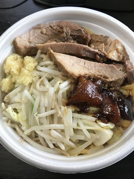 「【テイクアウト】汁なし豚パンチ」@肉煮干し中華そば さいころの写真