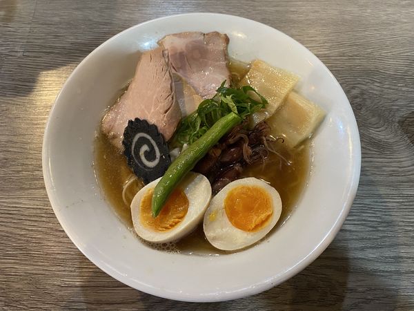 「いか煮干しラァメン800+煮卵100＋和え玉200」@ニボシラァメン コハクの写真