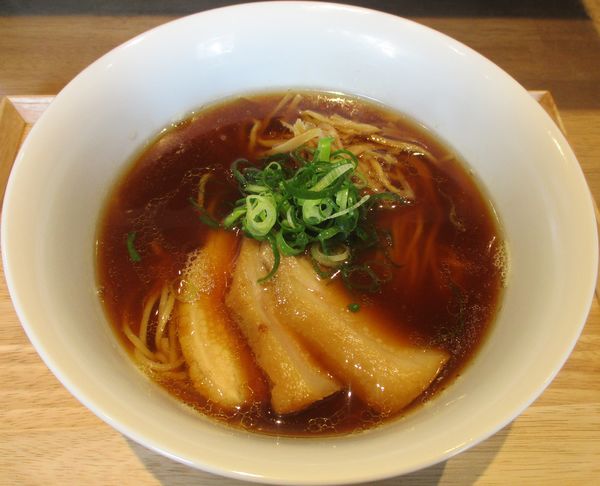 「醤油らぁ麺　880円」@らぁ麺や 嶋の写真