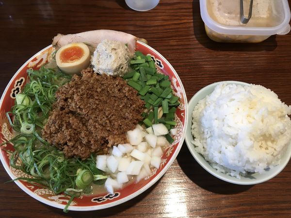 「濃厚ラーメン赤+ライス大」@ラーメンかなやの写真