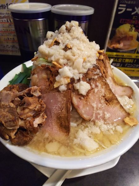「肉スタ(小)ヤサイ増し、背アブラ超ビタ」@ガツ盛りラーメン バンブル 西浦和店の写真