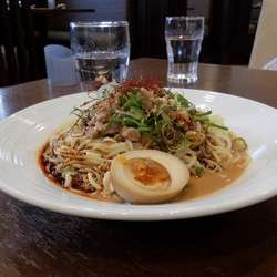 たっぷり粗挽き肉の冷やし担担麺「赤」