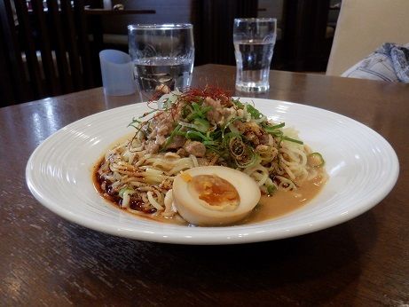 「たっぷり粗挽き肉の冷やし担担麺「赤」」@バーミヤン 相模原千代田店の写真