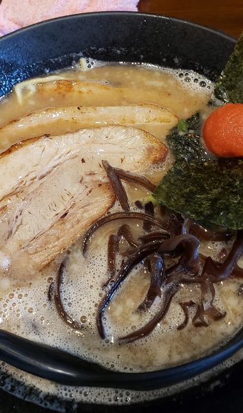 「九州とんこつトロチャーシューらぁめん」@九州らあめん どん きさろく 八柱店の写真