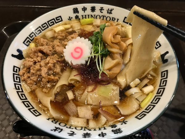 「【土日朝限定】煮干し手切り平打ち麺　500円」@自家製麺 鶏中華そば 火鳥 HINOTORIの写真