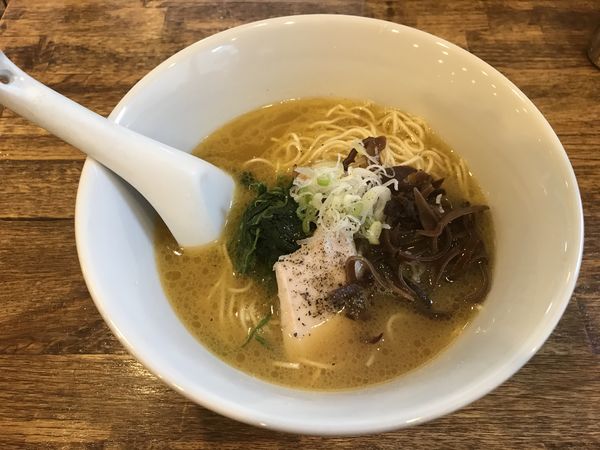 「博多水炊き醤油らーめん」@麺屋すみすの写真