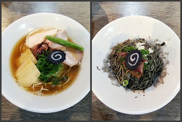 「(限定) イカ煮干ラーメン800円＋イカスミの和え玉200円」@ニボシラァメン コハクの写真