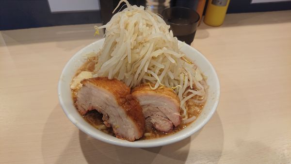 「ラーメン小(８２０円)」@鷹の目 蒲田店の写真