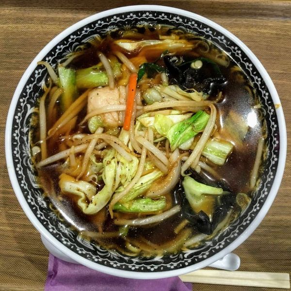 「肉野菜ラーメン ¥650＋半ごはん¥100」@ごはんや うさぎ亭の写真