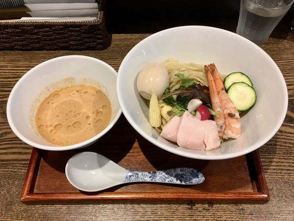 「日本酒 八海山 ＋ カモ胸肉 → 冷製つけめん 海老 ＋味玉」@メンドコロ Kinariの写真