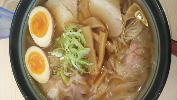 「ワンタンメン」@ワンタンメンの満月 三鷹店の写真