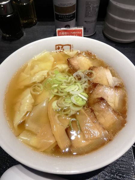 「喜多方わんたんラーメン　880円」@喜多方ラーメン坂内 大手町フィナンシャルシティ店の写真