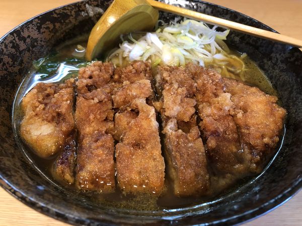 「咖哩排骨湯麺（中華風カツカレーラーメン）」@楽食中華 飛燕の写真
