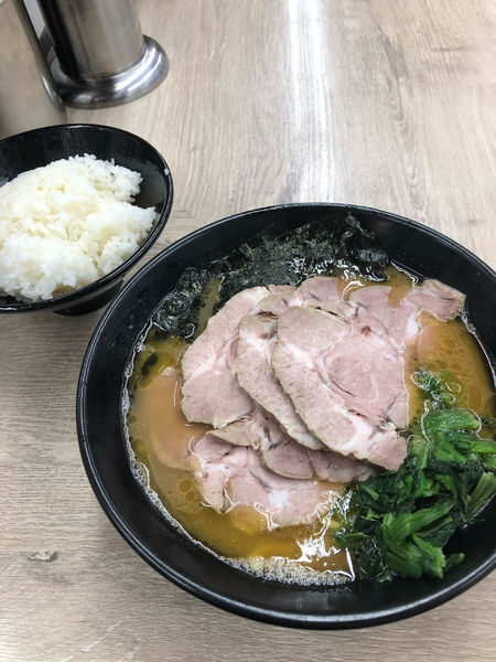 「チャーシュー麺固め濃いめ、無料ライス」@らーめん武双家の写真