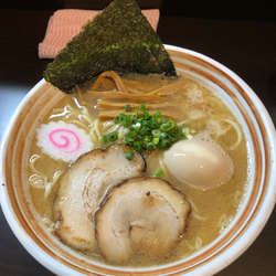 味玉塩ラーメンと餃子