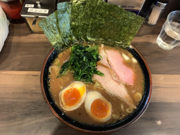「のり玉ラーメン1040円」@神田ラーメン わいず 神田本店の写真