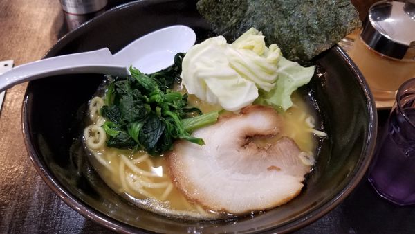 「豚骨塩 中 油多め」@らあめん 万咲 松本店の写真