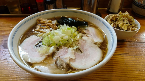 「チャーシューメン+超特盛り+豚めし」@煮干しラーメン しんらぎ。の写真