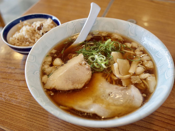 「尾道ラーメン…830円・炊き込みご飯(小)…200円」@尾道ラーメン 喰海の写真