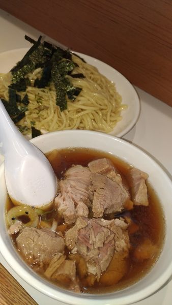 「チャーシュー（ハーフ）ざるラーメン」@らぁめん ほりうち 新橋店の写真