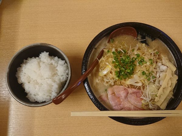 「ネギそば白￥８３０+ライス￥２００」@麺通 伊武記の写真