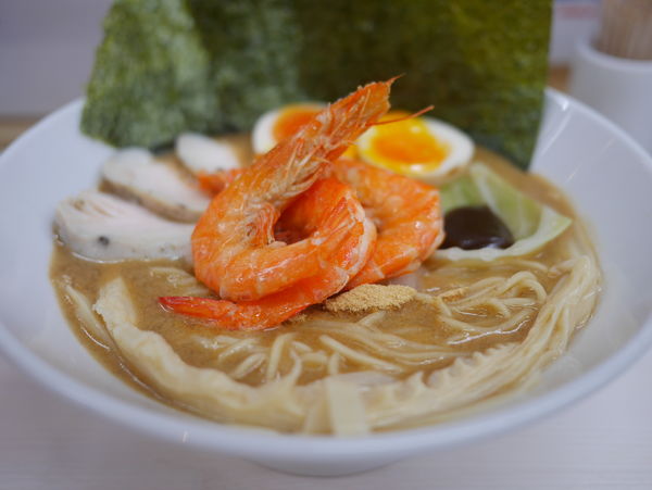 「特製濃厚海老ソバ」@マグロ卸のマグロ丼とラーメンの店 ウミノイロの写真